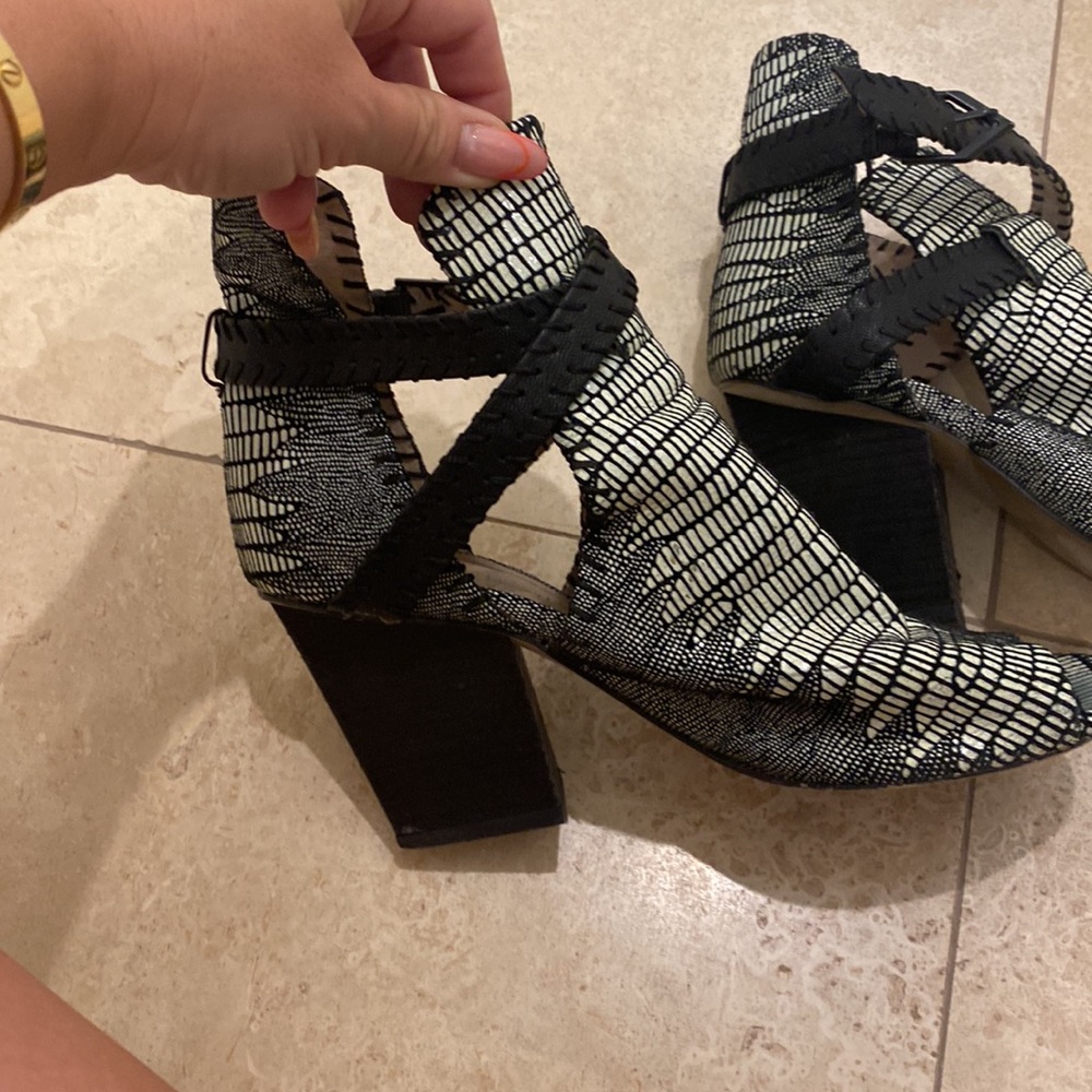 House of Harlow shoes